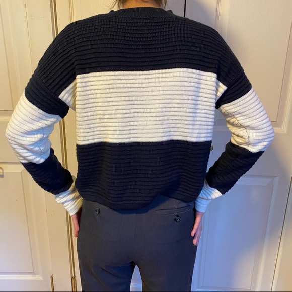 Forever 21 navy and white cropped sweater - Picture 2 of 7